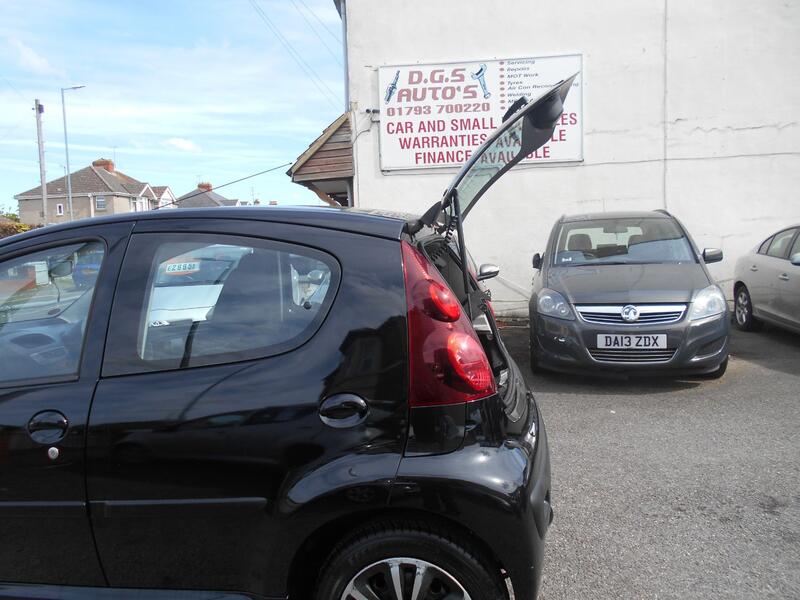PEUGEOT 107